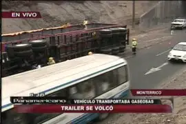 Monterrico: despiste de un camión interrumpe la vía Circunvalación