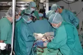 Histórico. Bebé salva de morir con implante de mini corazón artificial