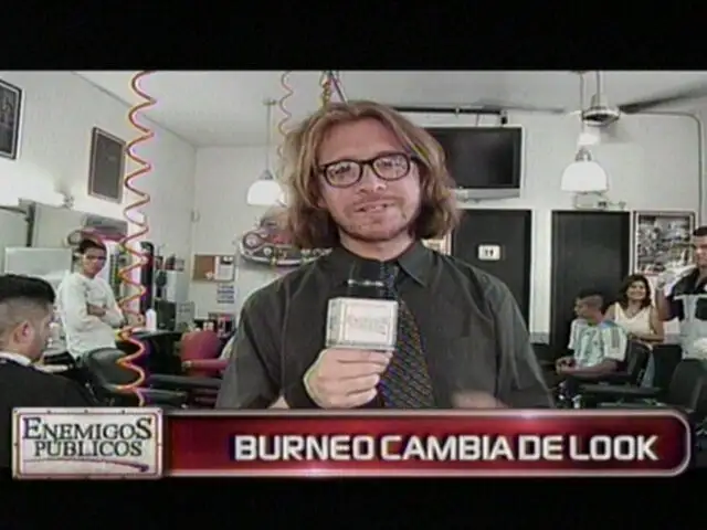 Luis Carlos Burneo se somete a cambio de look en barbería Lima32