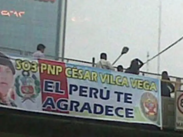 Aparecen carteles en la Vía Expresa en homenaje a César Vilca