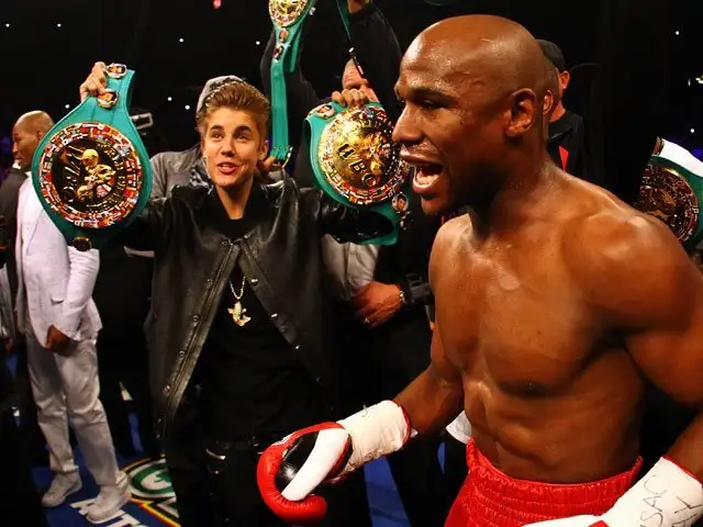 Justin Bieber sorprende como asistente de box de Floy Mayweather