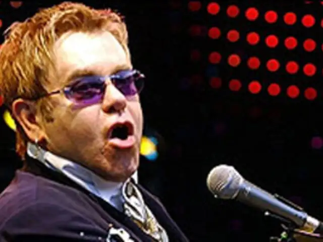 Elton John fue hospitalizado en Los Angeles