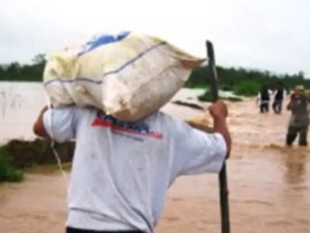 Damnificados por desborde de río Aucayacu reciben apoyo de las autoridades