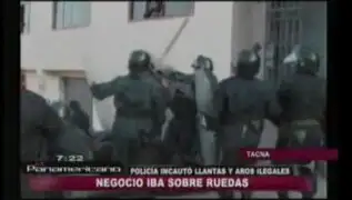 Comerciantes se enfrentan a la policía durante operativo en calles de Tacna