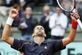 Djokovic sufre en Roland Garros