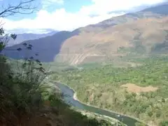 Desaparece helicóptero con 12 turistas en Cusco