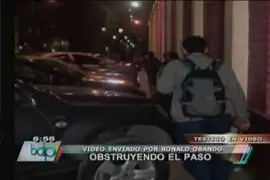 Video denuncia: Conductores utilizan veredas para estacionar sus vehículos