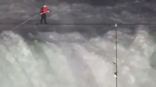 VIDEO: equilibrista cruza sobre una cuerda las cataratas del Niágara