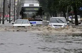 Inundaciones dejan millonarias pérdidas económicas en China y Uganda