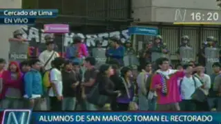 Alumnos de San Marcos toman rectorado y cierran puertas de casa de estudios