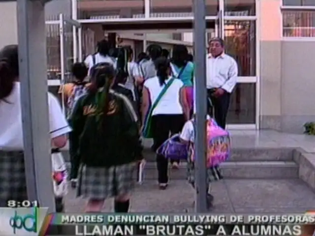 VIDEO: Madres denuncian que profesoras llaman “brutas” a sus hijas