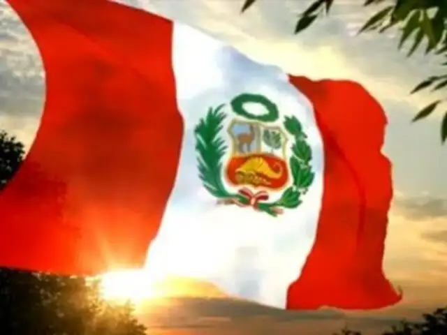 Bandera peruana gigante fue mostrada por escolares de Comas