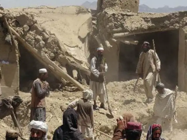 Fuertes sismos remecen Afganistán dejando muerte y destrucción