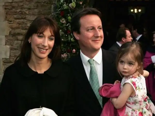 Primer ministro británico olvidó a su pequeña hija en un pub de Londres