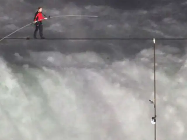 VIDEO: equilibrista cruza sobre una cuerda las cataratas del Niágara