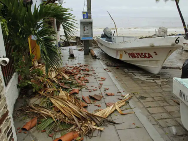 Huracán Carlotta deja tres muertos y decenas de viviendas destruidas en México