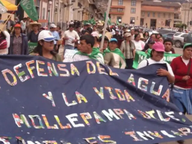 Mujeres cajamarquinas marchan contra ejecución del proyecto Conga