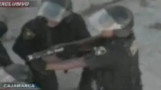 VIDEO: Feroz enfrentamiento entre policías y antimineros en Bambamarca