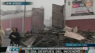Vecinos afectados por humo tras incendio en almacén del Cercado de Lima