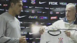 Paolo Guerrero fue presentado como jugador del Corinthians