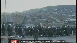 Invasores se enfrentan a policías para impedir desalojo en Ventanilla