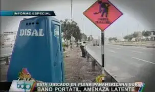 Baño portátil en plena Panamericana Sur arriesga vida de peatones