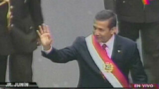 Humala volvió a Palacio de Gobierno a pie y en medio de aplausos