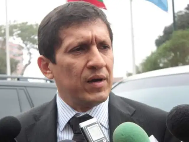 Víctor Isla dice que no utilizó dinero del Estado para viajes con exasesora