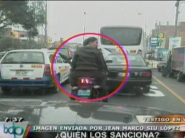 Foto denuncia: Policía viaja en motocicleta sin casco de seguridad