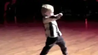 VIDEO: bebé bailarín de rock and roll causa furor en Internet