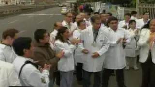 Essalud confirma que inició descuento de sueldos a médicos huelguistas