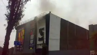 Bomberos logran controlar incendio en discoteca Vocé de Lince