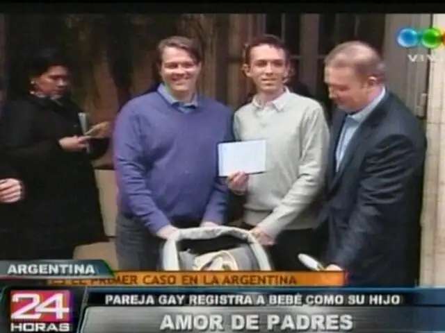 Argentina: Homosexuales inscriben a su hijo en el registro civil