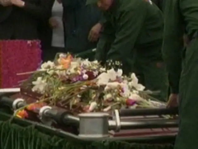 Dan el último adiós a Pedrito Otiniano en cementerio de Huachipa