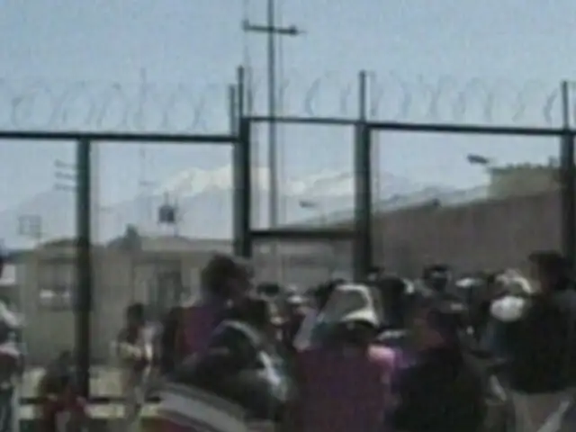 Arequipa: familiares de internos protestan fuera del penal de Socabaya