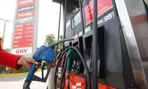 Petroperú  y Repsol bajaron precios de gasolinas