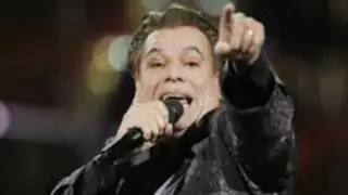 Gran expectativa en Lima por la llegada del cantante Juan Gabriel