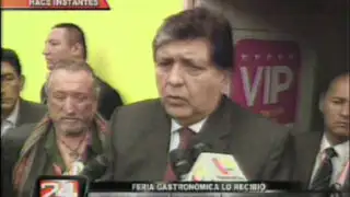 Expresidente Alan García recorre feria gastronómica Mistura