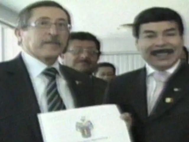 Alcalde de Arequipa condecora a Panamericana Televisión