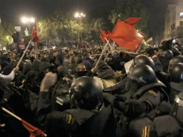 España: continúa protesta por crisis económica frente al Congreso