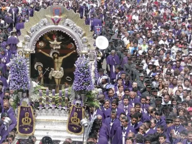 Imagen del Señor de los Milagros inició su recorrido en el Centro de Lima