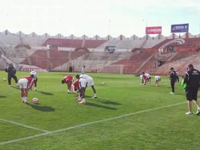 Técnico boliviano afirma que jugadores peruanos están preocupados