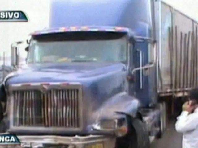 Barranca: camioneta fue partida por la mitad al chocar con tráiler
