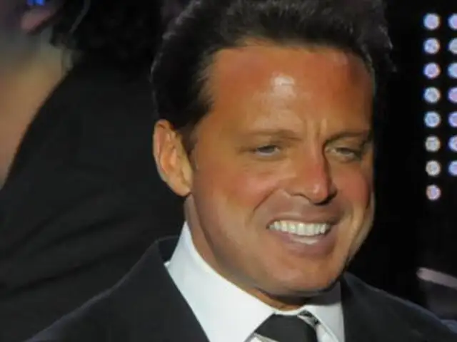 Demandan a Luis Miguel por no pasar pensión de alimentos a sus hijos