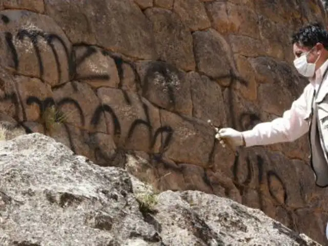En Cusco jóvenes desadaptados volvieron a dañar muros incas con aerosol