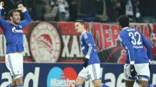 Schalke de Farfán derrotó 1-0 al Olimpiakos y sigue en la Champions