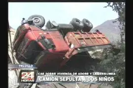 Trujillo: camión cae sobre vivienda y aplasta a dos niños
