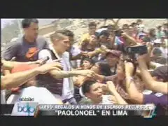Paolo Guerrero llevó regalos a niños de San Juan de Lurigancho por Navidad