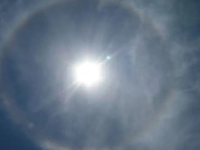 Un halo solar adorna el cielo de Lima