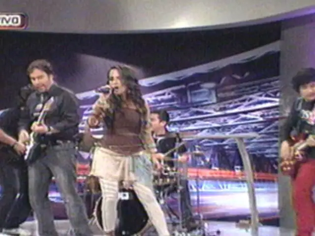 Erika Villalobos canta en vivo en el set de Enemigos Públicos